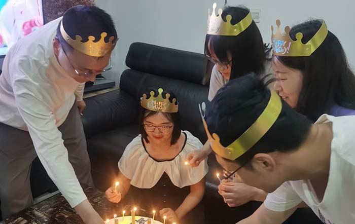 佰辰(chen)重工7月份生日(ri)會：凝聚力量，共築破碎設備新篇章